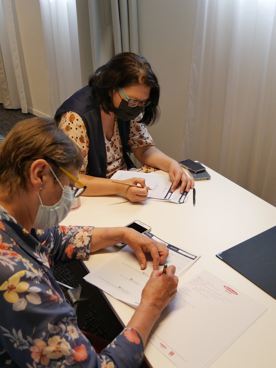 LabSenioriales's tweet photo. Ça bosse dur cette après-midi ! Les experts du #LabSenioriales testent les solutions de @2minensemble, @MiloeSante et @youboox et complètent leurs « books d’évaluation ». Toutes les remarques seront ensuite synthétisées et transmises aux 3 entreprises comme axes d'amélioration. https://t.co/VKlCxuZhXk
