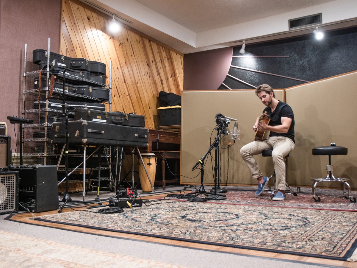 CharlieDeCarlo7's tweet image. Trust the process… #studio #producer #ProducerLife #studiolife