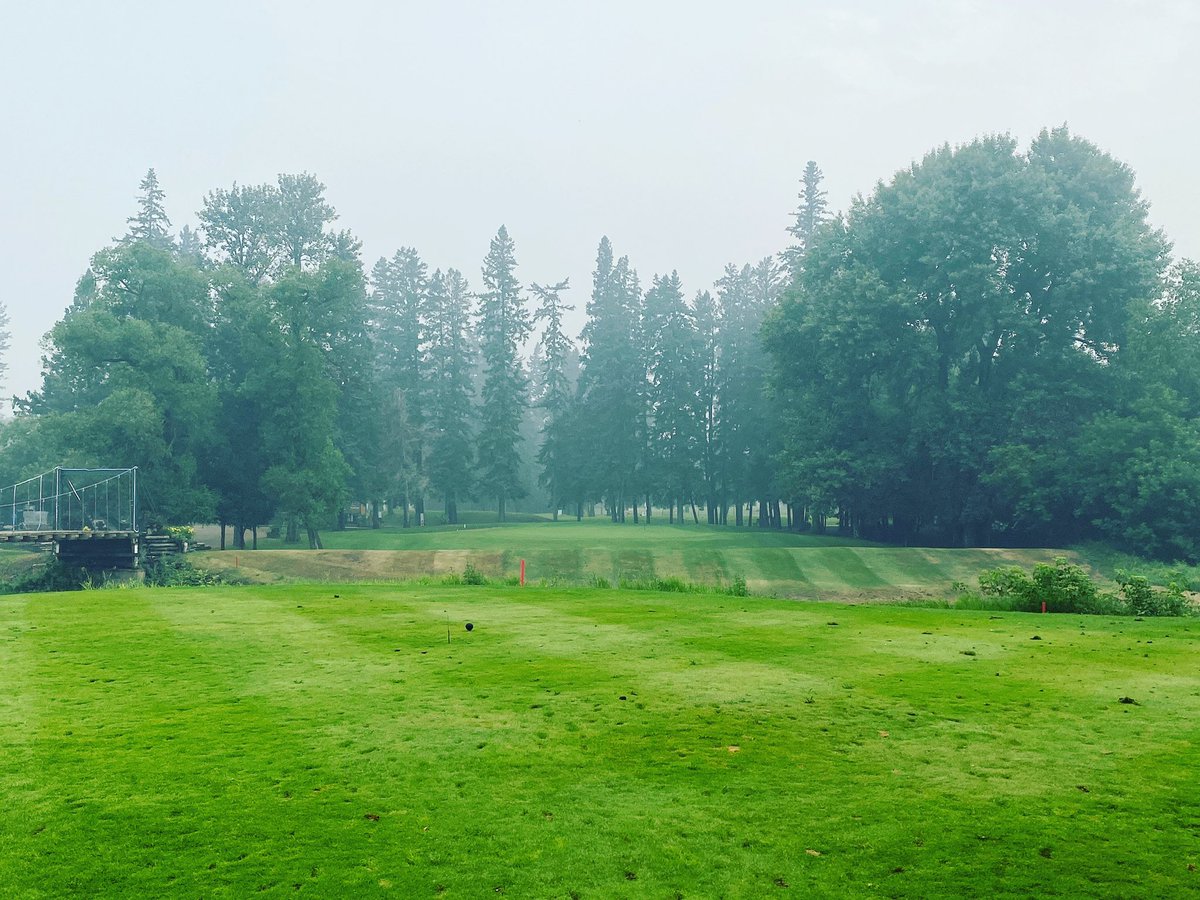There may be some smoke in play but the course is still in prime shape and the greens are rolling! ⛳️

‼️Mix in a tee time - 204-548-3030‼️