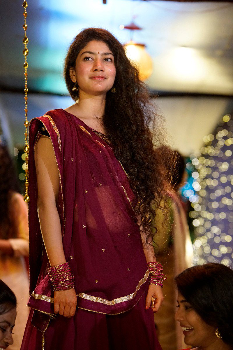 saipallavi92fan's tweet photo. Fidaa is the first movie i watched in telugu and addicted to it
Beautiful direction @sekharkammula👌
#4YearsOfSaiPallaviInTFI
#4YearsForFidaa #SaiPallavi https://t.co/ze0tIJHfoj