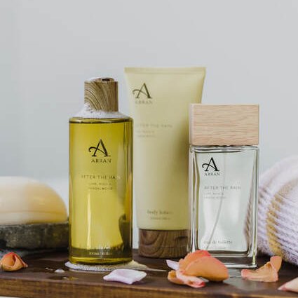 Gilly_Pickup's tweet photo. @ARRAN_Sense
gorgeous scents inspired by the land and sea .... read more here
https://t.co/e4KUvV6PeL
#ARRANSenseofScotland   #IsleofArran #perfume https://t.co/JXvVmm0AGb