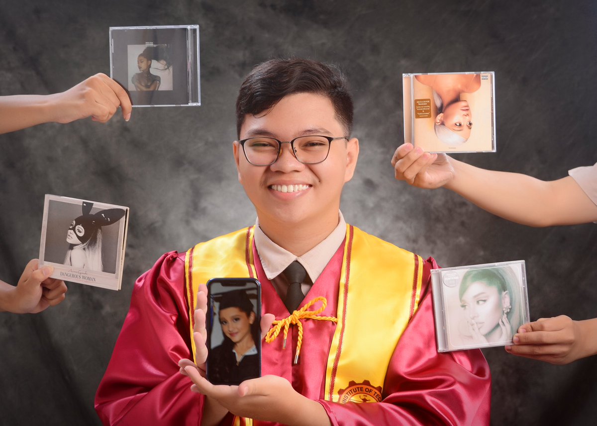 khastergrande's tweet image. “You like my grades? Gee, thanks, just graduated 🎓” 

@ArianaGrande I love you with all my heart. Thank you so much for being such an inspiration! 🤍 #arianagrande #graduate