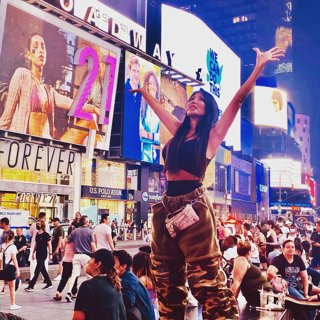AnnKaplan_OwnIt's tweet photo. Dedicated to live every moment with joy in my heart (and a sense of fun). #newyorkcity #beinghappy #whynot #livingwithjoy https://t.co/u0NiKeTdSx