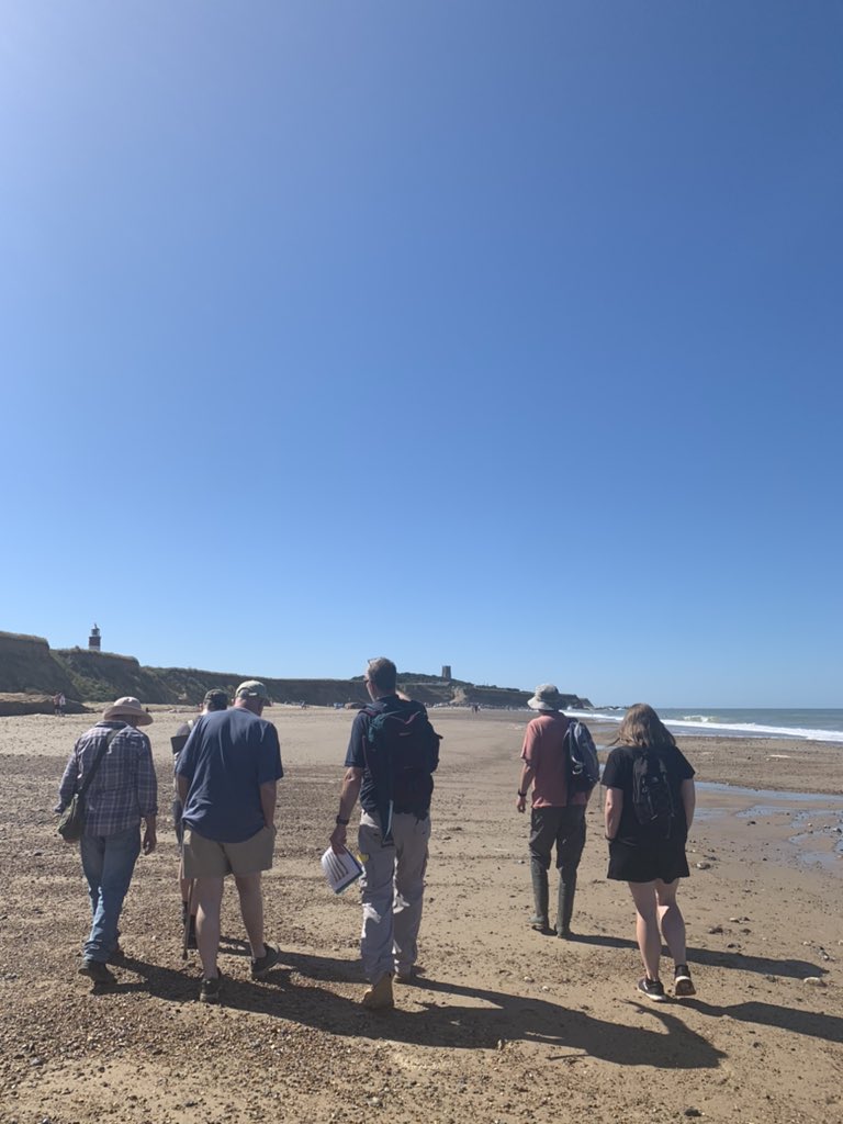 EmmaHarper_Phot's tweet photo. I went on a #DeepHistoryDetectives talk at Happisburgh. Our guide was so knowledgeable, talked non stop for 3 hours. We even met the man who found the famous Happisburgh handaxe. What a brilliant afternoon!!! #happisburgh #handaxe #archaeology #norfolk  #Paleolithic https://t.co/3AGYjBVHFg