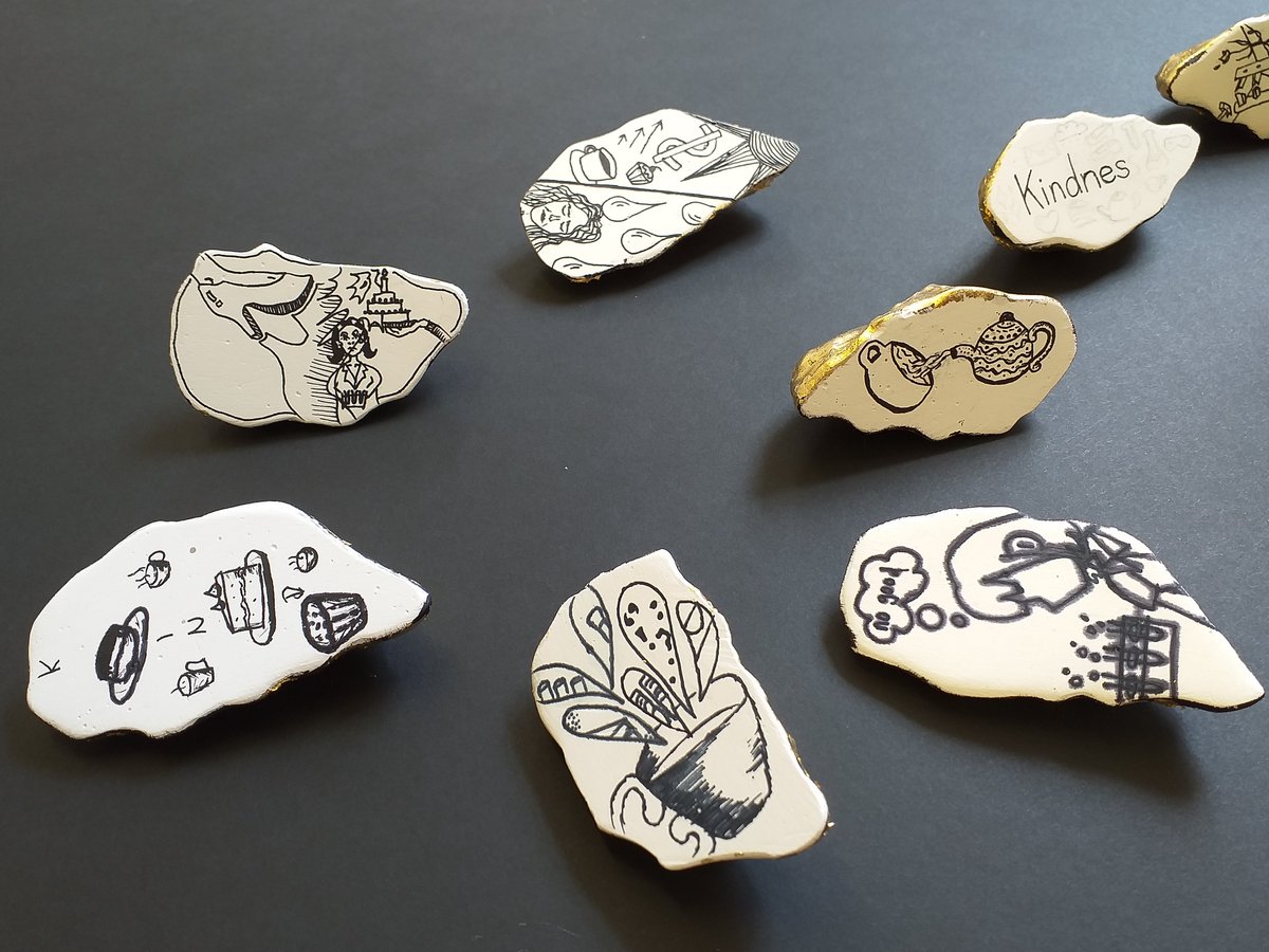 On Tuesday, they had the chance to have a go at using gold leaf and illustaring stories on cast oysters with Artist Kazz Morohashi. 
You can see more photos from the workshops here: dsfc.org.uk/photography-an…