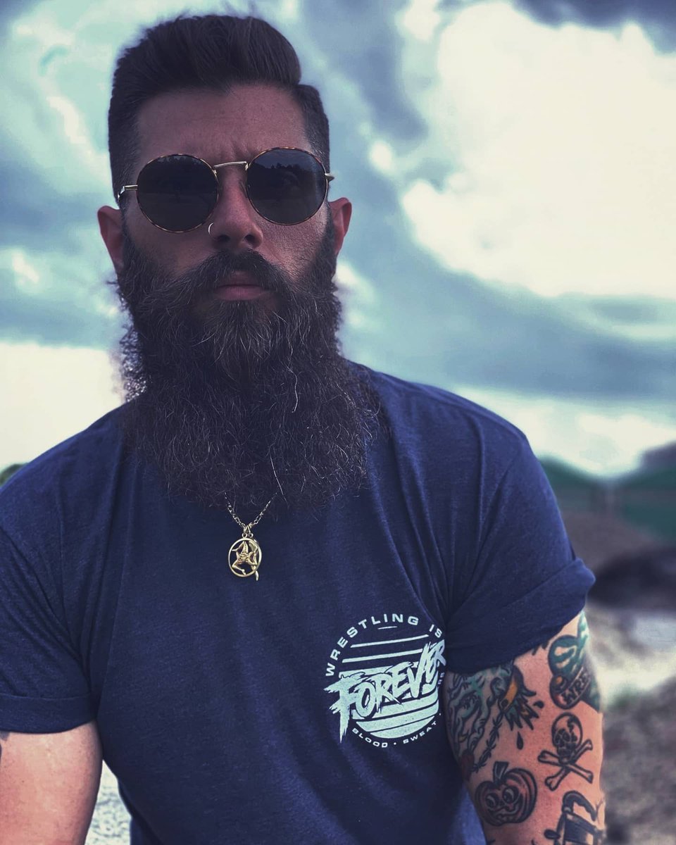 WresIsForever's tweet photo. John's enjoyin' summer in his brand new, Blood, Sweat, Tears T 💙

Only a limited number left in each size 🌊

https://t.co/XYcWZopsKZ

#WrestlingIsForever https://t.co/BHMwxy2Elg