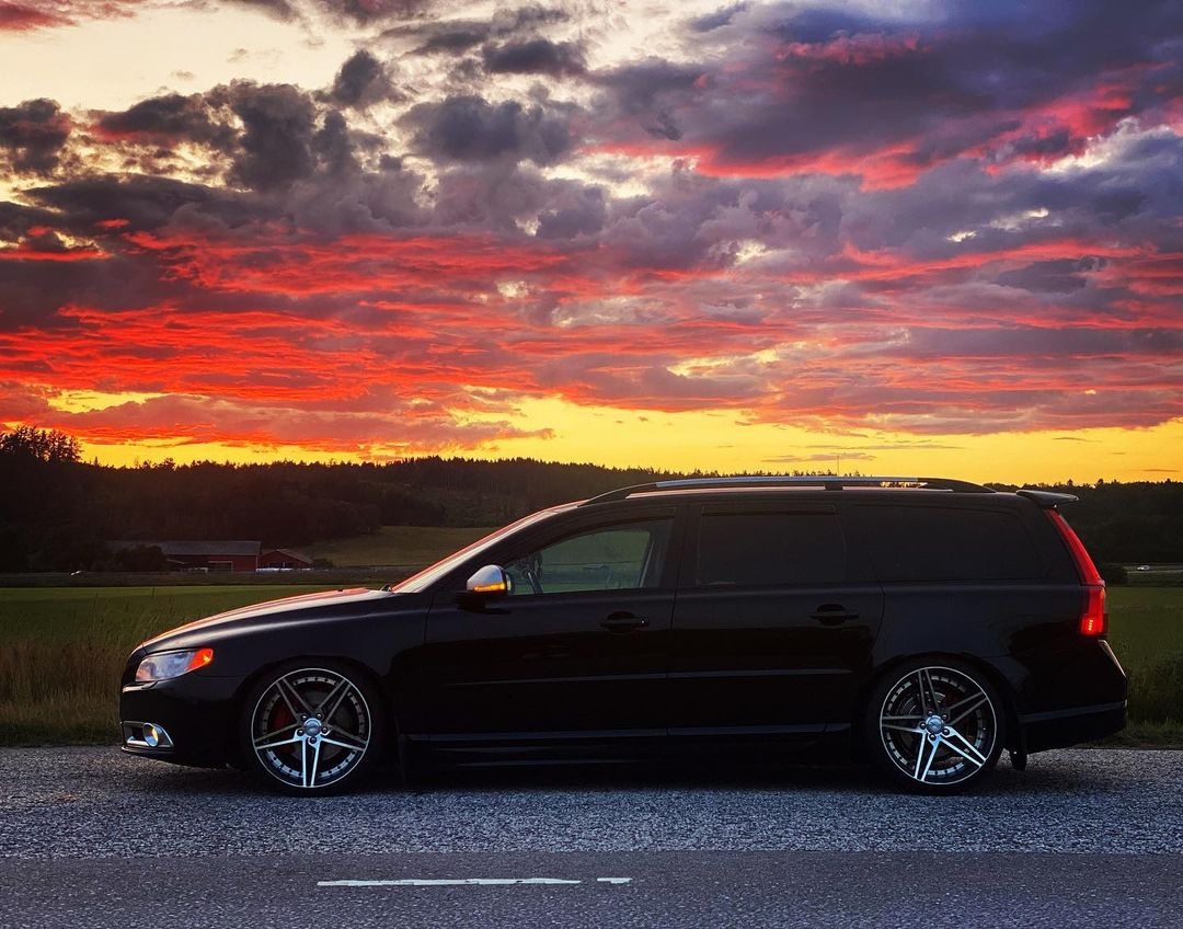 SwedishBM's tweet photo. πΈπͺ Follow us for your daily Swede Feed πΈπͺβ
β
π€: @turbomaddis
#Volvo #Volvov70 #v70 #v70n #v70r #Volvov70r #photooftheday #car #sunset #nordicar #wagonmafia #ipdusa #volvostyling #volvolifestyle
#svenskbilcultur #swedishboostmafia https://t.co/acs6i0MLU3
