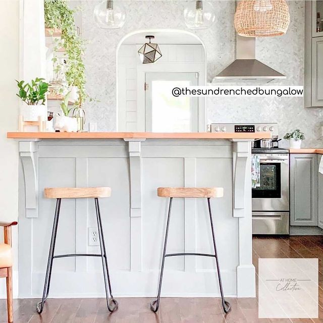 aaa_remodel_dev's tweet photo. ✨✨✨ Minty fresh kitchens have been all the rage lately. With light natural accents of wood and geometric lighting, this is sure to turn into an instantly classic combo. 🤩
📸: @thesundrenchedbungalow
.
#mintkitchen #bohokitchen #bohomodern #modernboho #bohodesign #kitcheninspo https://t.co/xVReREbfkP