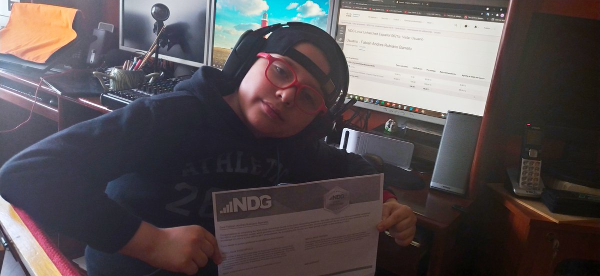 yertx_co's tweet image. Les presento mi orgullo. Mi hijo Fabian termino el curso de introducción de Linux, presento examen y muestra su diploma de cisco netacad. El niño mas pequeño en el mundo con diploma de Cisco y Linux.

#linux, #cursolinux, #yertx, #yertx_co, #cisco, #netacad, #cisconetacad