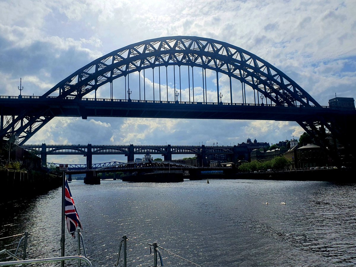 Over the last 12 months Team Biter seem to have made a habit of visiting some of the most iconic bridges in the UK. 1 point if you can name them all. Another point for any we may have missed. @CdrJamieWells @RoyalNavy #smallshipsbigimpact #voloutmordeum