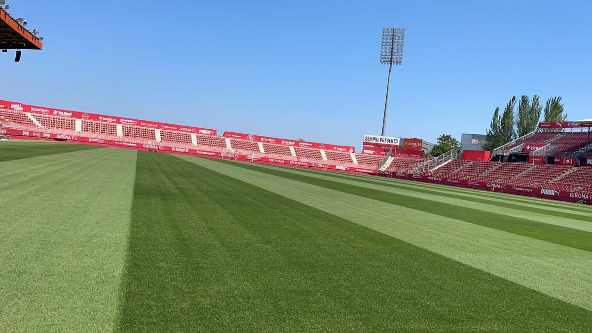 royalverd's tweet photo. Estadio de MONTILIVI @GironaFC 

Estado actual a 28 días de la regeneración total del césped 
#híbrido https://t.co/KQAlmr9E94