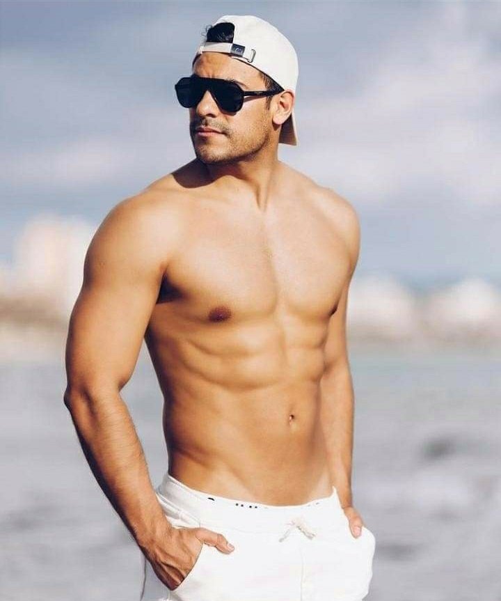 eclips_ale's tweet photo. @_CarlosRivera hoy no se si es la reacción de la #VacunaCOVID19 🤪 (30 a 39 años, del 20 al 24 de Julio) o es de ver esas fotos tan sexys que subes 🤤😅 https://t.co/IHrvRWyUBZ