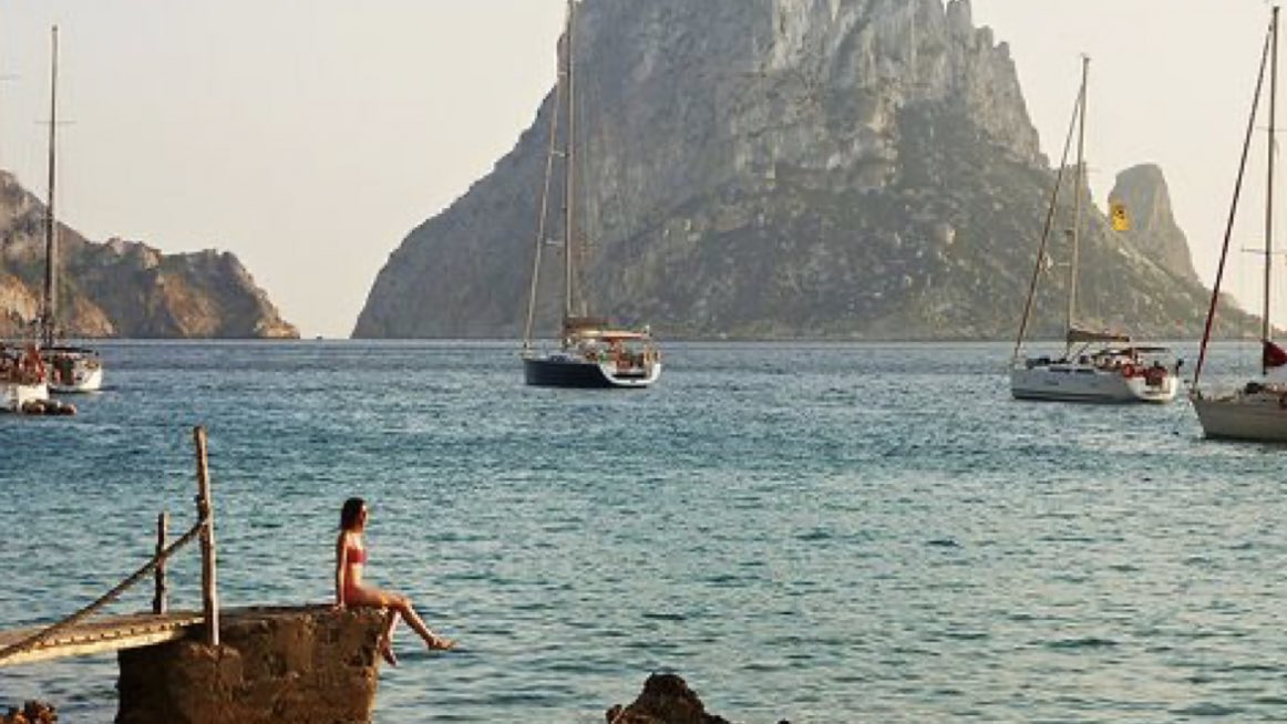 vogueveins's tweet photo. ideal summer in film https://t.co/oXnQseJfii