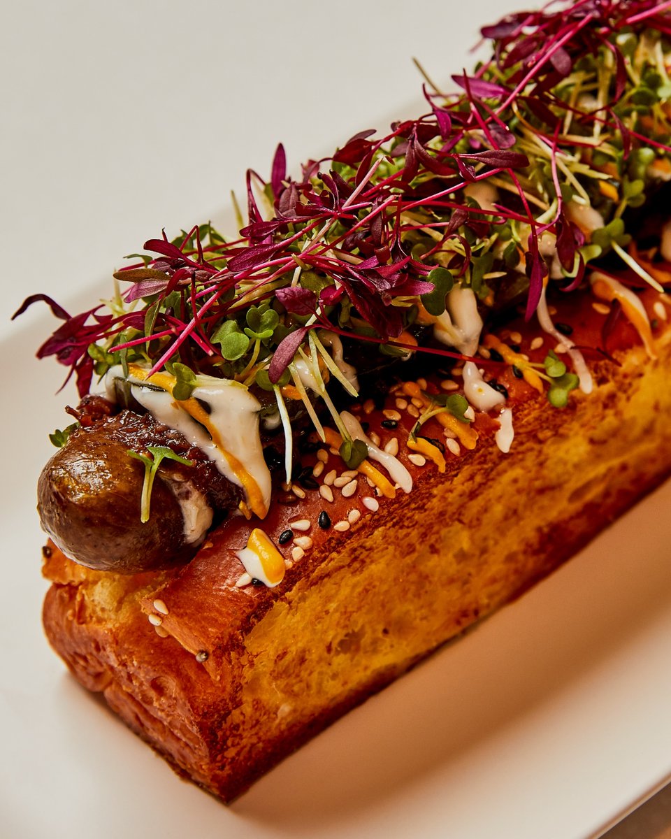 HARRODS FOOD | It’s National Hot Dog Day! AKA the perfect excuse to dig into the Cheeky Dawg from Gordon Ramsay Burger. Made with heritage beef and braised ox cheek, it’s the ultimate indulgent treat. Book your table: https://t.co/Z37IDY89k3. #HarrodsFood https://t.co/ccQsovl5PE