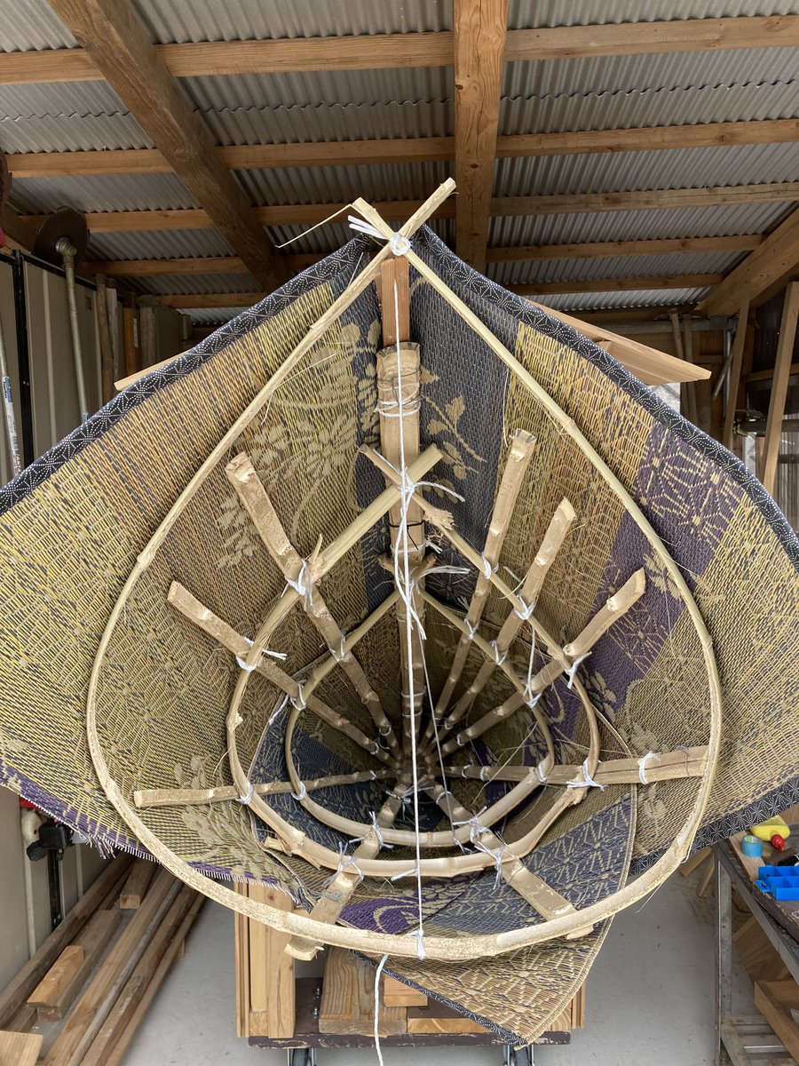 元尾裕介 S Tweet 苦戦してた みよし の固定とゴザ巻き 翌日作業しようとしたら あれ 作業が進んでる 誰かやってくれてる もしかして いや 朝方に益永のおじちゃんがやってくれてた 細かな作業になってきたので ちょっと焦る 7月までにはある程度完成させたい