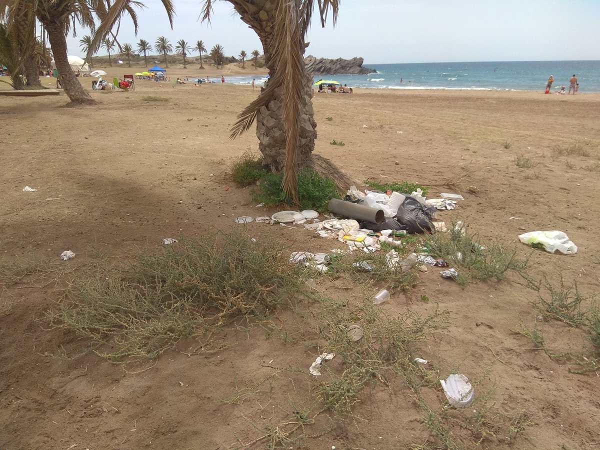 S.O.S #Gobierno #RegiondeMurcia #GuardiaCivil #murcia #mazarron #banderaazul en #playaprivada 
#apoyoNegocioIlegal #ADondeVamos
#NosinPerchelesNatural 
#parkingilegal #seprona en #Percheles todo vale 
para destrozar paisajes y mi pueblo... S.O.S