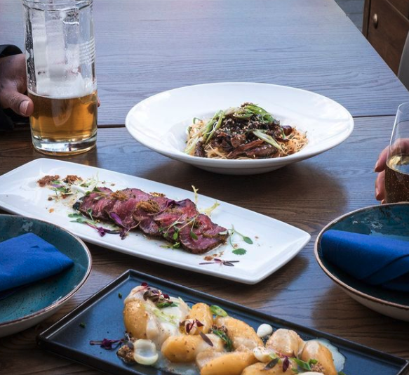 Got those mid-week blues? Why not give the kitchen a miss &amp; head down to the Peninsula for dinner, drinks &amp; stunning river views. We've got a whole host of fab eateries to choose from &amp; all you need to do is sit back and enjoy!

<a href="/thejointldn/">The Joint</a>
<a href="/TheChoyHouse/">Choy House</a>
<a href="/GK_bar_grill/">GK Bar & Grill</a>
<a href="/Ardoa10/">Ardoa</a>