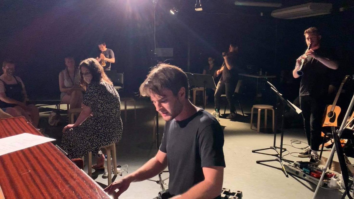 #OVConnect musical director/orchestrator/arranger/pianist here 👋

Currently finishing MA at Mountview. Interested in new/old musicals, especially adapting/developing for actor-musicians. Looking for any opportunities/r &amp; ds/assistantships etc or just to connect! 

Drop me a dm!x