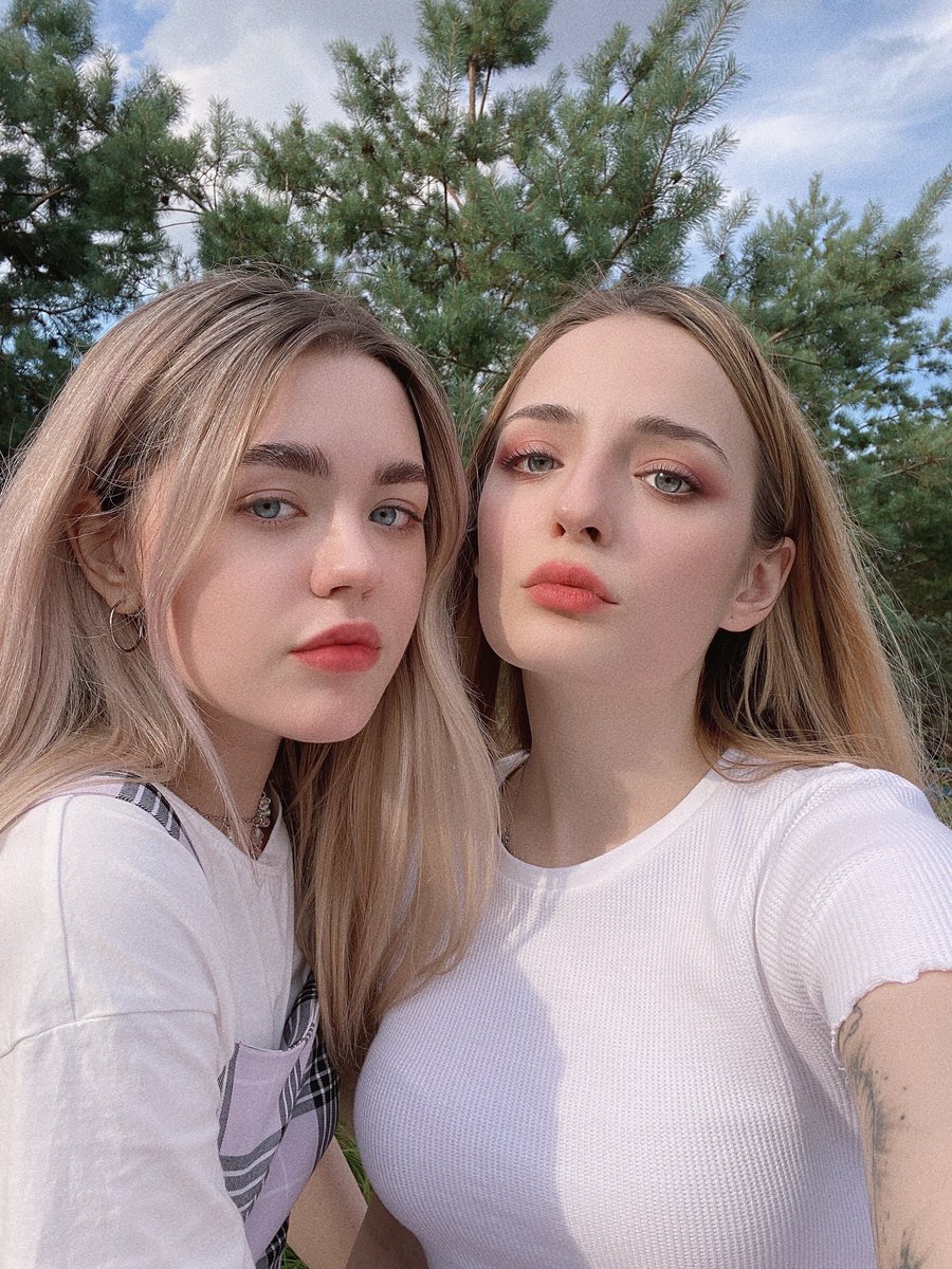 HelenLoey's tweet photo. С самолета сразу к @baconnn_ 🤍 https://t.co/O2uJD26p8g