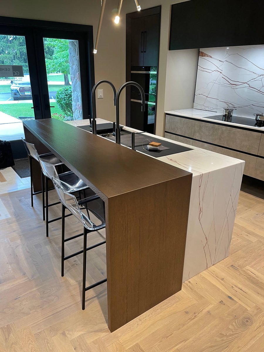 glumber's tweet image. Pastore™ Waterfall Countertop Display at @GenevaCabinet in Lake Geneva, Wisconsin.

Design by: @GenevaCabinet 
Pastore Table built by: @glumber 
Natural Stone fabrication by: Tithof Tile and Marble
Appliances by: @subzerowolf 

#grothousethings #anvilseries @TheGalleyBrands