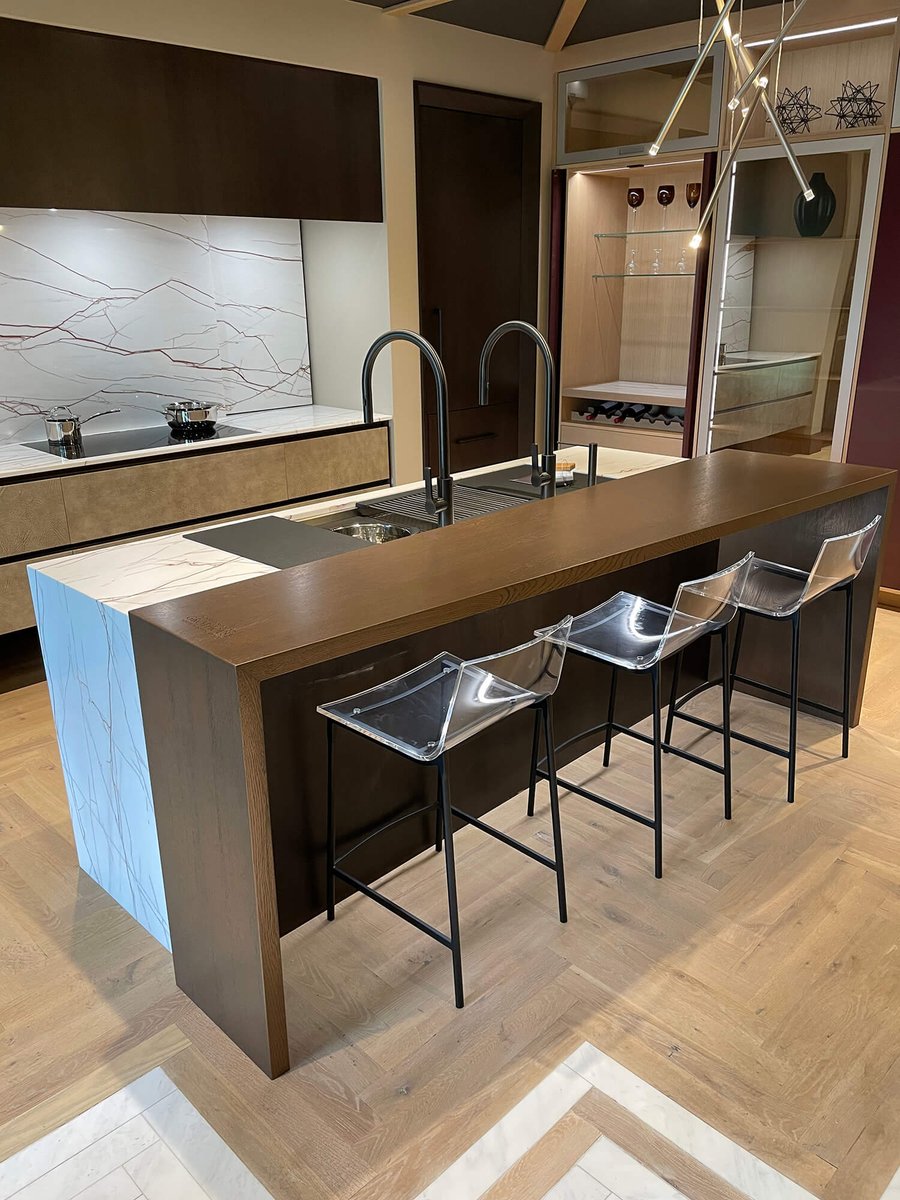 glumber's tweet image. Pastore™ Waterfall Countertop Display at @GenevaCabinet in Lake Geneva, Wisconsin.

Design by: @GenevaCabinet 
Pastore Table built by: @glumber 
Natural Stone fabrication by: Tithof Tile and Marble
Appliances by: @subzerowolf 

#grothousethings #anvilseries @TheGalleyBrands