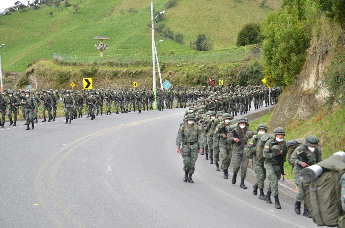 esmilecuador's tweet photo. La ESMIL ejecuta Marcha Final en la Provincia del Carchi, actividad orientada para que los futuros oficiales del Ejército ecuatoriano, conozcan la realidad de cada sector de nuestra patria y se fomente en ellos el amor al servicio de la comunidad. https://t.co/7Rr4C4s0V2