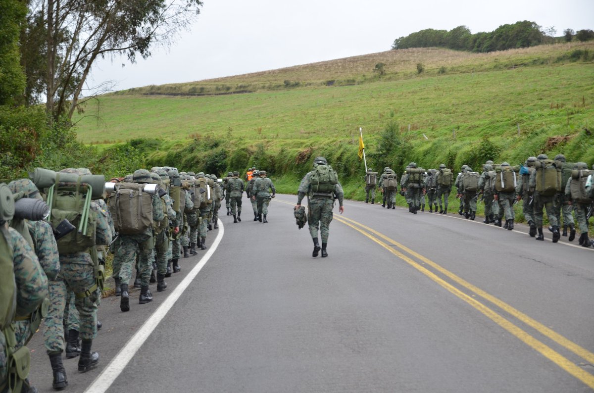 esmilecuador's tweet photo. La ESMIL ejecuta Marcha Final en la Provincia del Carchi, actividad orientada para que los futuros oficiales del Ejército ecuatoriano, conozcan la realidad de cada sector de nuestra patria y se fomente en ellos el amor al servicio de la comunidad. https://t.co/7Rr4C4s0V2