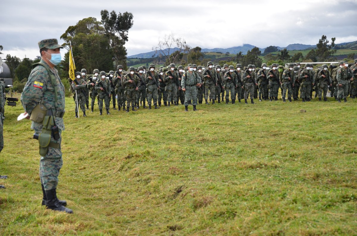esmilecuador's tweet photo. La ESMIL ejecuta Marcha Final en la Provincia del Carchi, actividad orientada para que los futuros oficiales del Ejército ecuatoriano, conozcan la realidad de cada sector de nuestra patria y se fomente en ellos el amor al servicio de la comunidad. https://t.co/7Rr4C4s0V2