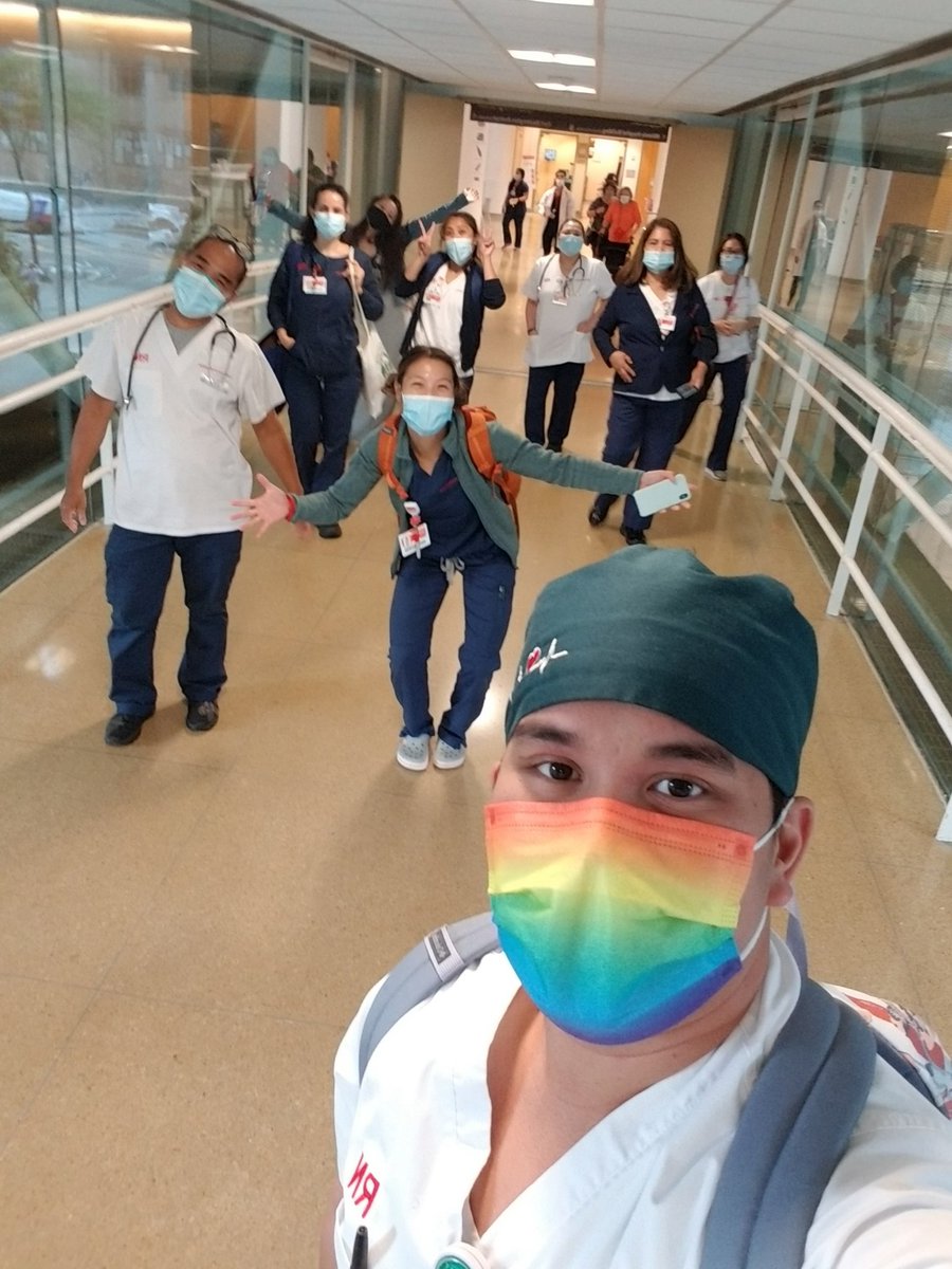 Ch0Lester0L's tweet photo. After-shift ECMO class with the @ccu_rns team! @DEVoted0ne @DarshaniCns #TeamColumbiaRocks #ECMO #SkillsSimulator #CardiacCrew https://t.co/ruxe4vFP6J