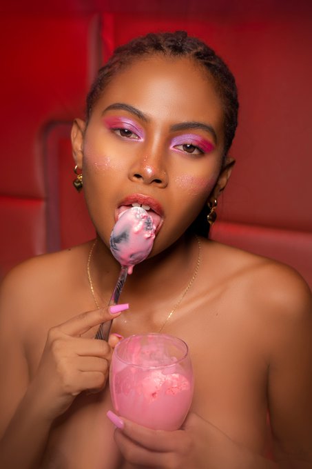 on linne now guys!  https://t.co/iHyMexnsKn https://t.co/5za7gjFscU