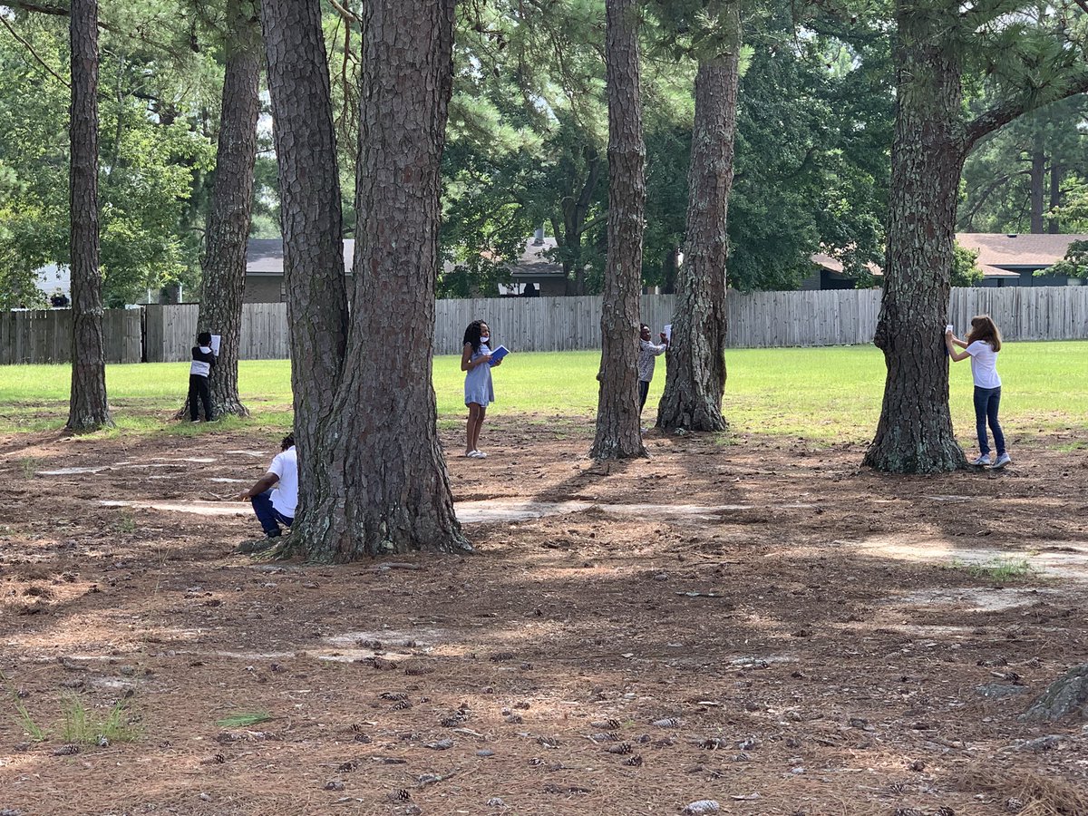 MrsHBoykin's tweet image. @CCSElemEd 3rd grade students are enjoying getting hands on observing trees around campus!  #ccsrise2021 #ccsscience @AlwaysScience1 @mstew007 @SHPurcell4