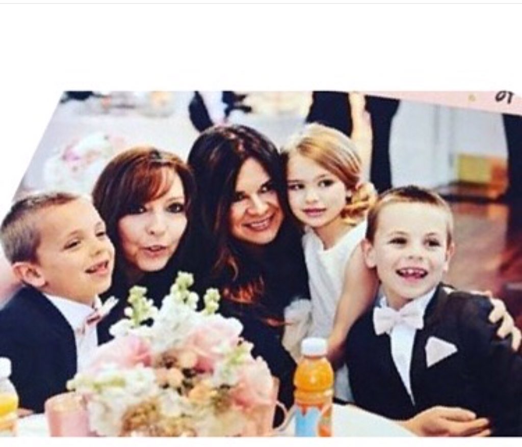 britney7685's tweet photo. Oh my God, Britney’s kids with Lou Taylor and Robin Greenhill at Jamie Lynn’s wedding in 2014 but we didn’t see BritneySpears pic at the party. We only see family picture including her but no Britney pic celebrating moment. https://t.co/XrJ0mfpbp1