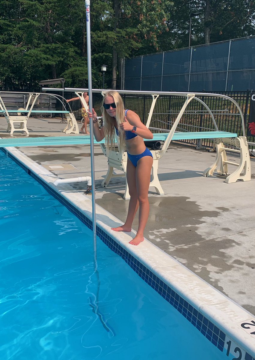 CHlifeguards's tweet image. Paige is doing a great job brushing the diving well! We are prepping for dive divisionals. Can’t wait @chsrdive #pooloftheweek #defendingchamps