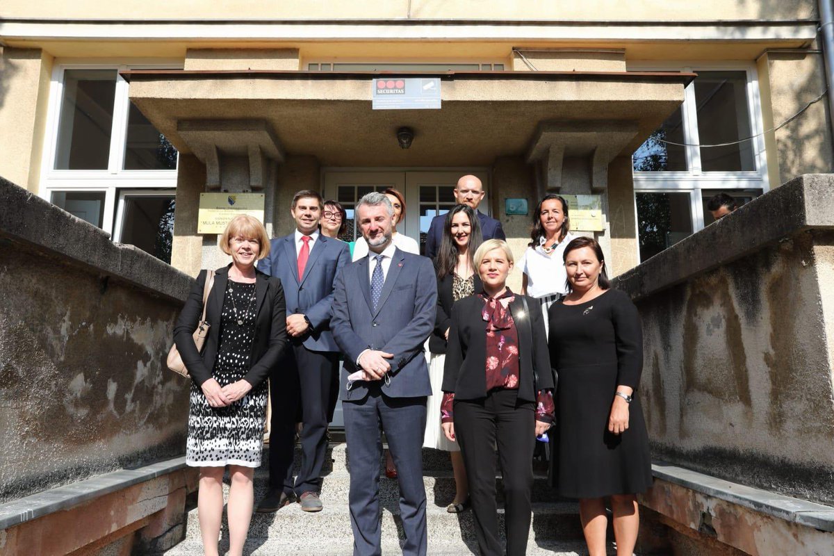 We all must come #TogetherForOurPlanet and secure a better future for our children. With PM @EdinForto , female politicians and experts, I discussed improved energy efficiency and air purity measures in #Sarajevo schools, vital to enhancing citizens’ health and quality of life.
