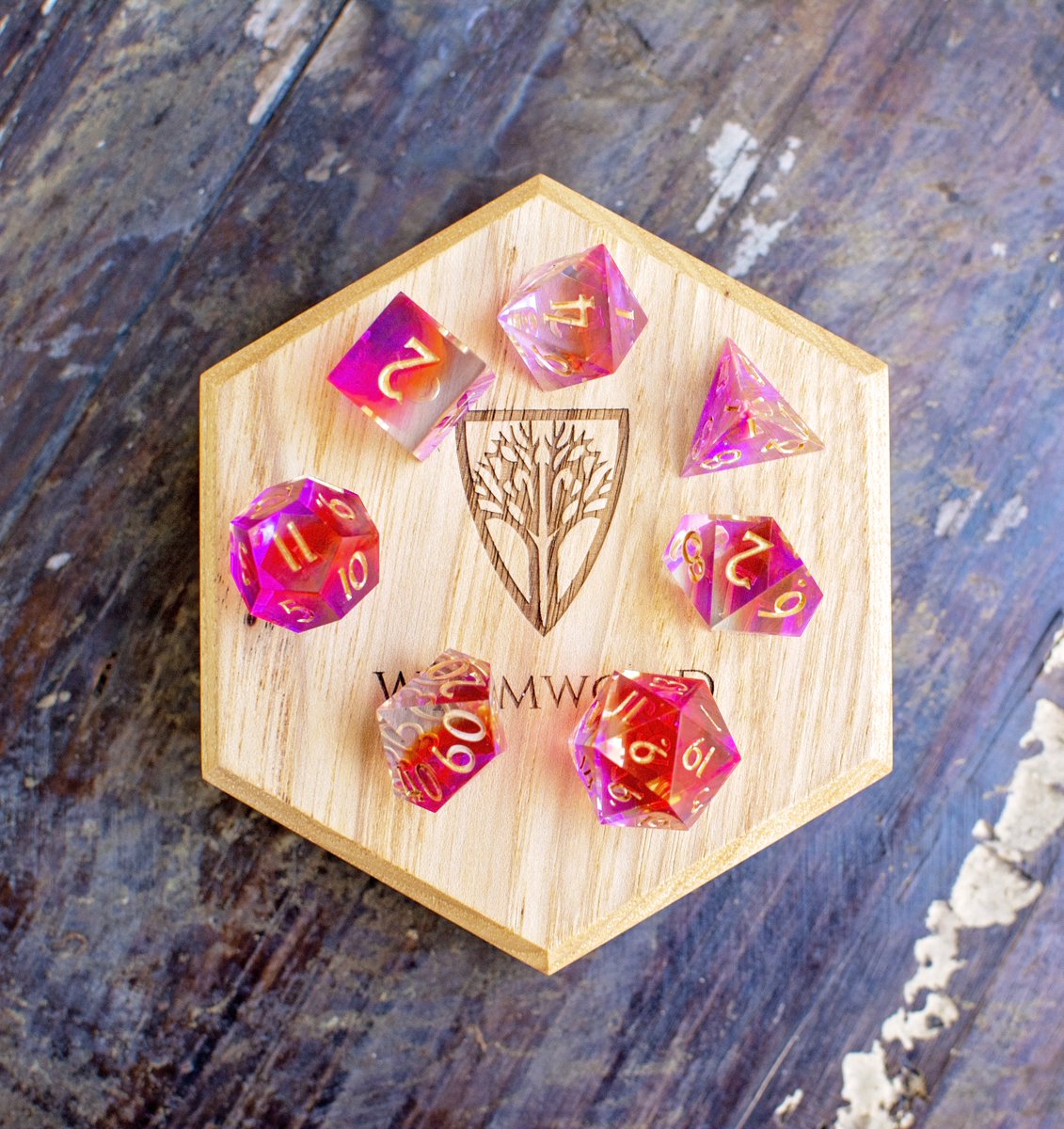 totalpartykillr's tweet photo. We bringing hexy back? The best hexagons are the ones that hold the shiny math rocks I make. #WyrmwoodWednesday https://t.co/WVDpMEYmgo