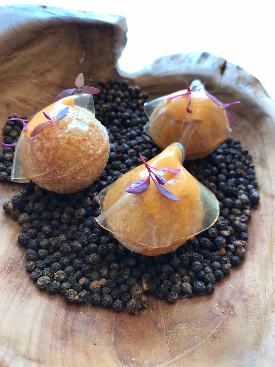 GuiaMichelin_ES's tweet image. #MICHELINRaizCulinaria
En el Cigarral del Ángel, @ivancerdeno despliega su magia culinaria, sin dar la espalda al rico legado de esta tierra. Con su cocina de autor en estado puro, ponemos el broche de oro a esta ruta. #GuiaMICHELIN21 #RaizCulinaria @turismoclm @Pacomoraleschef