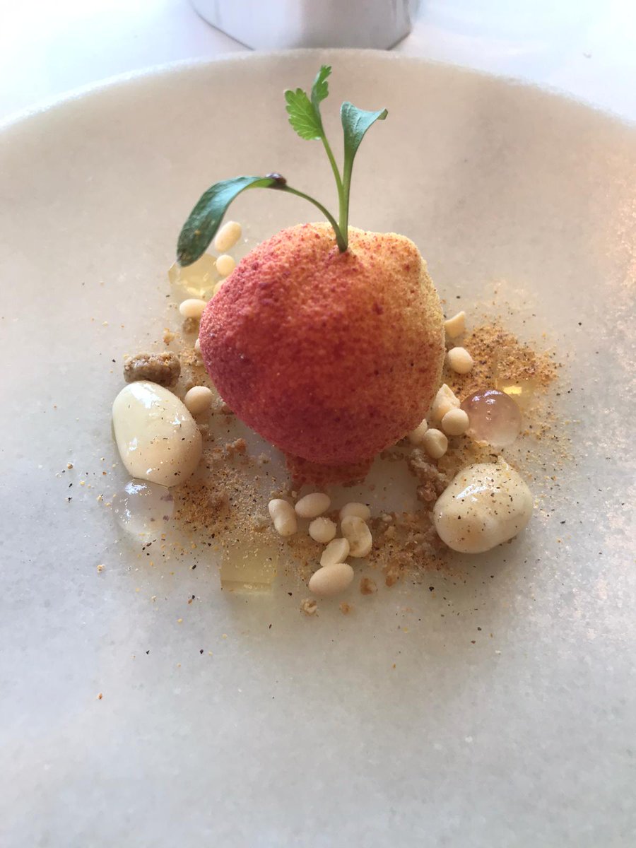 GuiaMichelin_ES's tweet image. #MICHELINRaizCulinaria
En el Cigarral del Ángel, @ivancerdeno despliega su magia culinaria, sin dar la espalda al rico legado de esta tierra. Con su cocina de autor en estado puro, ponemos el broche de oro a esta ruta. #GuiaMICHELIN21 #RaizCulinaria @turismoclm @Pacomoraleschef