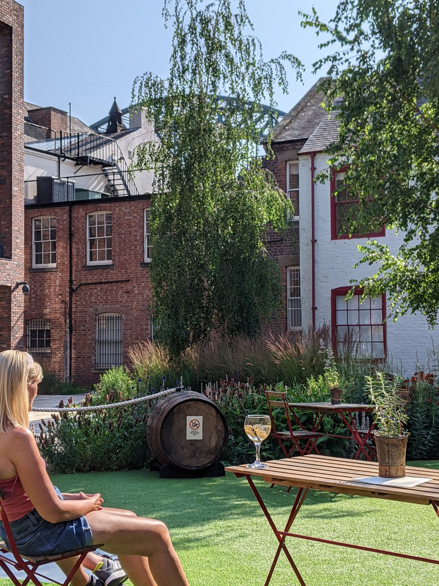 Aperitif <a href="/_thebroadchare/">The Broad Chare</a> before visiting <a href="/21Newcastle/">21</a>
