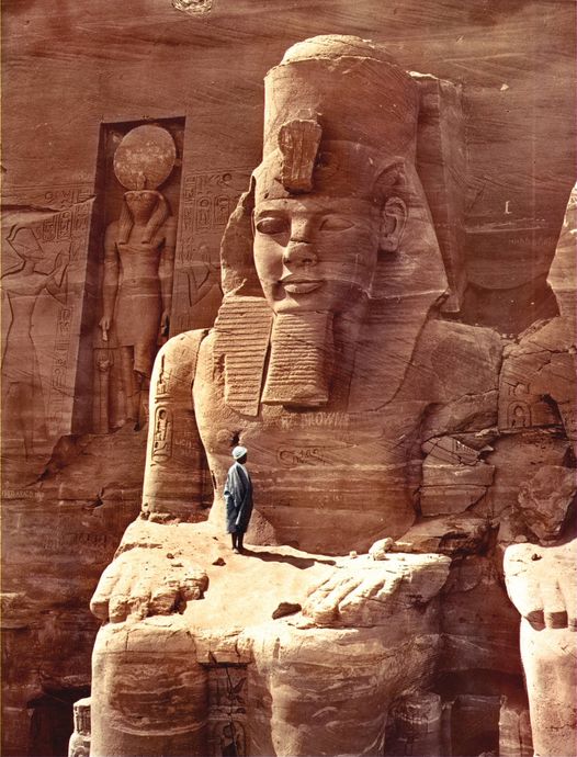 MarketerzAi's tweet photo. A man stands on a colossal figure of #Ramesses II 👑
at the temple of Abu Simbel in Egypt, 1865
#Egypt
#Egyptian
#egyptlovers
#bestofday
#thisisegypt
#egyptology
#Marketerz
#Marketerzlive
#oldegypt
#bestofday
#best
#trending
#trend #live #history #aswan #luxor https://t.co/JsFyljRBHV