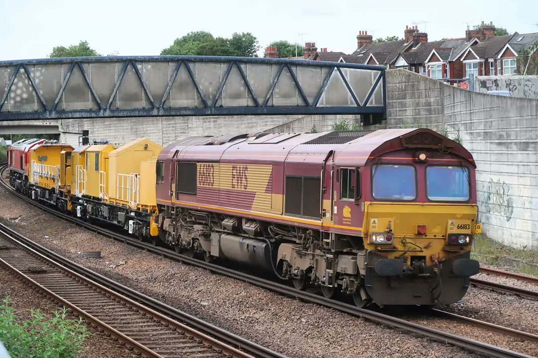 martinw02998119's tweet image. 66183 with DR76910,DR76906 &amp;amp; 66078 in tow. swindon transfer sidings to Dollands Moor  5/7/21 @DBCargoUK
 #windhoff @networkrail