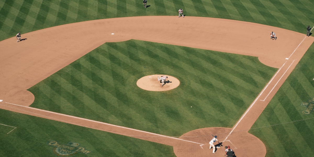HamptonInnCLE's tweet photo. Baseball in the Land! Stay with us for the best value-package includes 2 hr early check in, complimentary valet parking, and late check out based on availability. *home game days*
 #parkingpackage #clevelandindiansbaseball #hamptoninnclevelanddowntown
https://t.co/a7ffOS7Udh https://t.co/KRwBkOXPo7