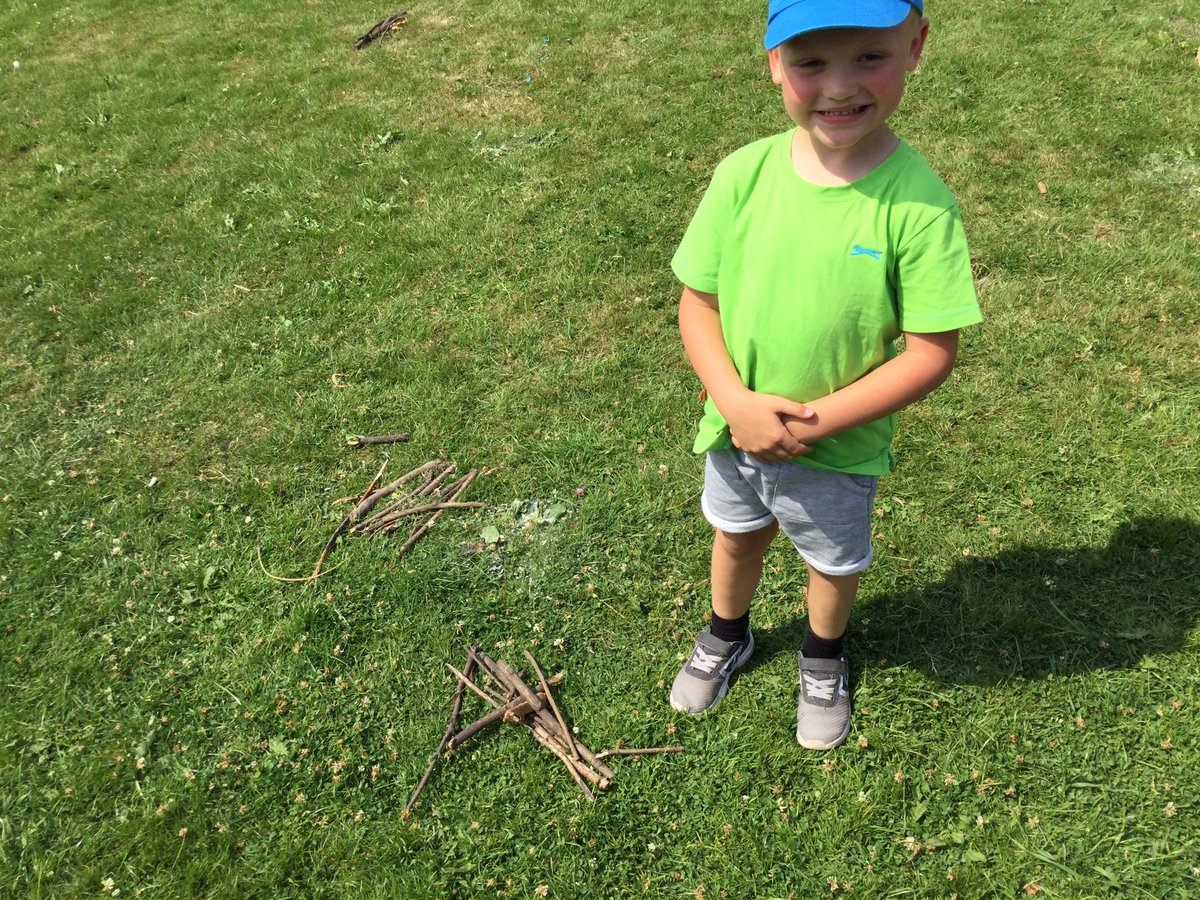 ReceptionClass2's tweet photo. This afternoon we made habitats for our small world animals. #gscteoutdoorlearning https://t.co/KWf4dXQYcR