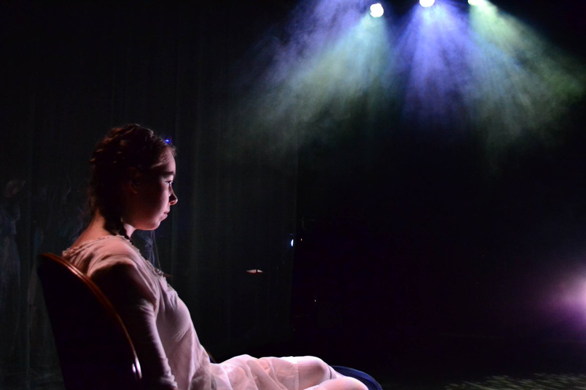 _WillHamer's tweet photo. Hi #OVConnect! Recent Lighting Design Grad from @rosebruford  looking to connect with other theatre makers and creatives! Also looking to connect with other LDs who are looking for assistants https://t.co/ANDp1FuMFO