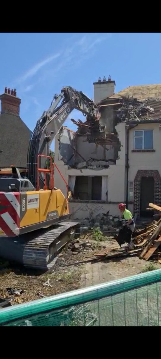 Holy Trinity tweet media