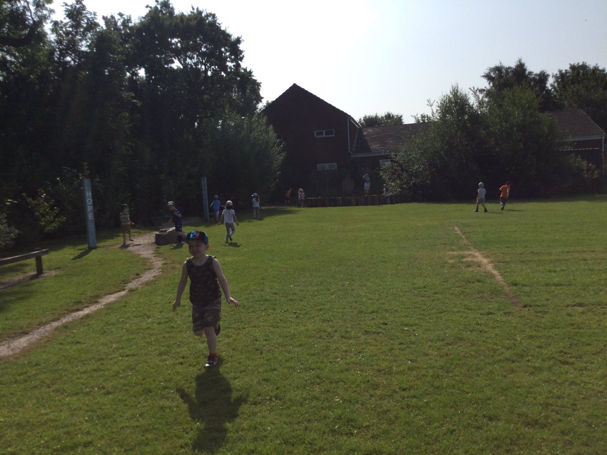 ReceptionClass2's tweet photo. Today was our outdoor learning theme day. We started the day with a scavenger hunt. https://t.co/9gBVkt7aIs