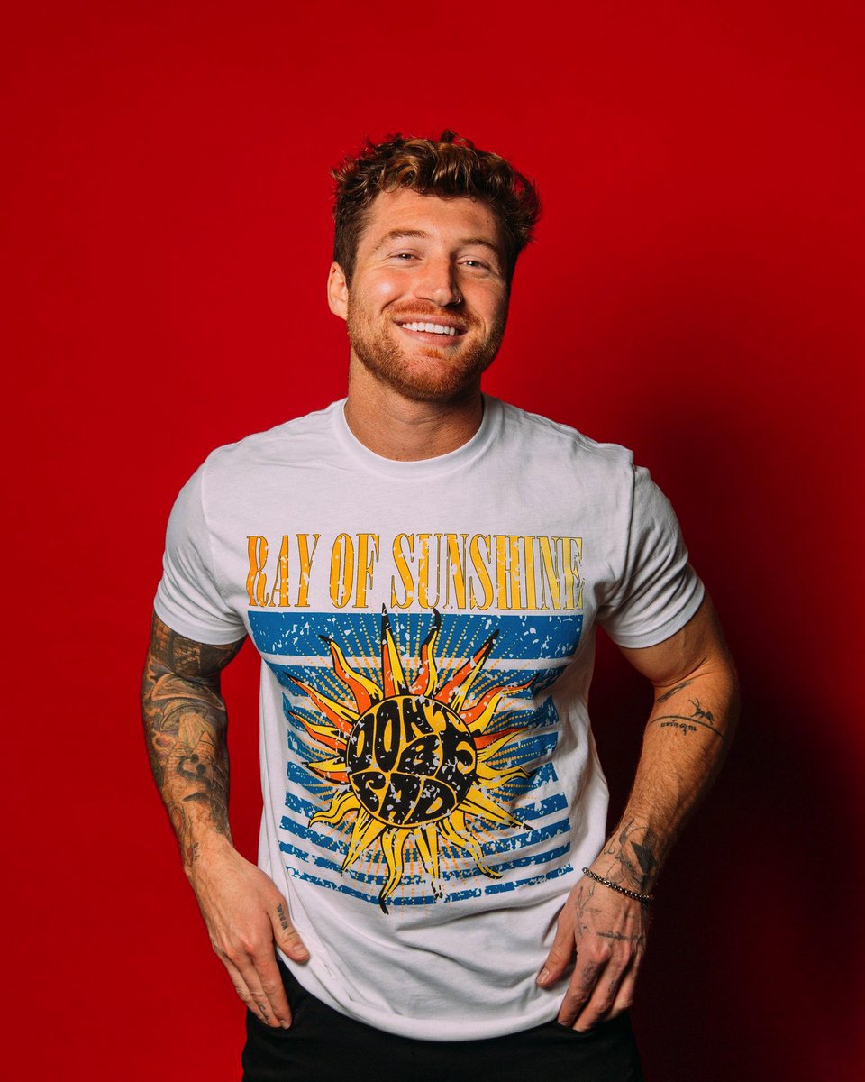 DontBeSadShop's tweet photo. EVERYTHING ON SALE RIGHT NOW!!! go grab some some of your favourite designs before they’re gone 🥳 https://t.co/Wyh8l6L3Mz https://t.co/wj4JVc4ZdG