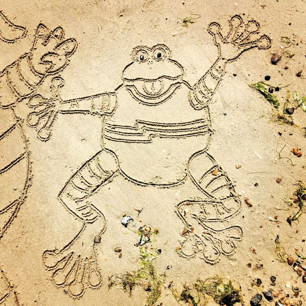 DigiDaughter's tweet photo. Keep Fimbling 💜 #Florrie #Rockit #Fimbles @cbeebies #CBeebies @bbcarchive #treefrog #SarahHayes
💛 #StaySafe #sanddrawing #beachart ���🌊🌊 #Lockdown2021 #morale #VitaminSea #Lockdown2020 #comics #cartoons ✍️ #SandBanksy #shorelinesally Characters No.1052 1053 https://t.co/8QguNwrSvc