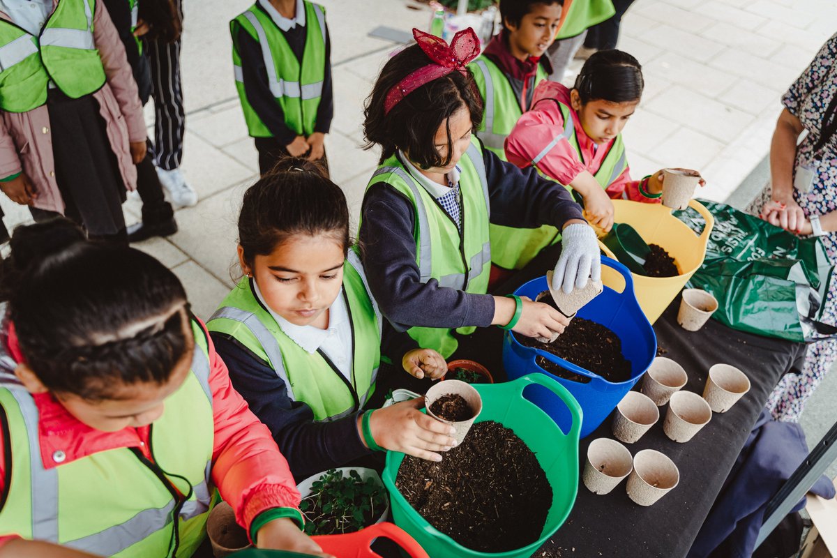 What better weather to preview our new park at #tgqwestlondon☀️

We were delighted to welcome local school students to learn about the new plants, animal habitats and landscaping.

We look forward to opening the park to the community next month. 

vimeo.com/574023220/473c…