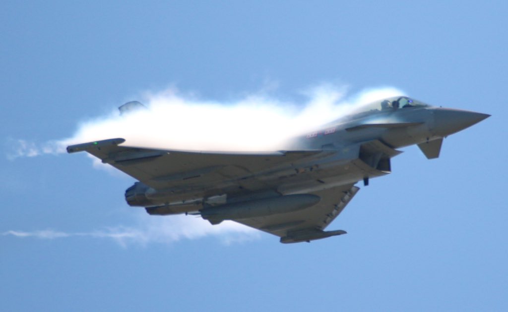 Slow start to the day at @RAFLossiemouth #FamiliesDay but the sun cleared and the #TyphoonDisplayTeam did not disappoint #TeamLossie were amazing. Big thanks to #SACJoshua who looked after us #LossiemouthBusinessAssociation