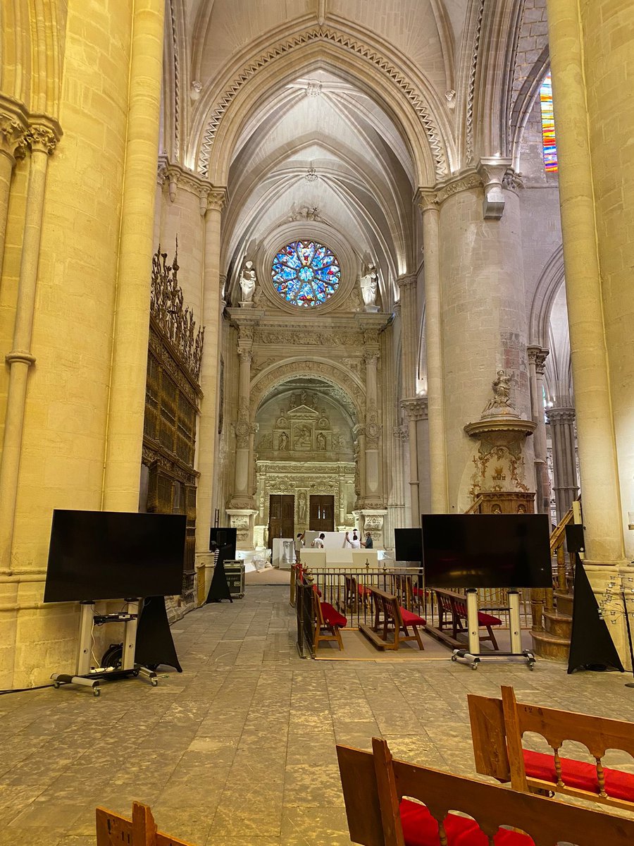 CatedralCu's tweet photo. Preparando el evento del domingo a las 19:00 horas: 'Cuenca, Uclés, Vía Lactea' en el marco incomparable del #ArcodeJamete ¿tienes ya tu invitación? Hoy comenzamos a repartirlas, ¡no te lo puedes perder!
.
#vialactea #uclés #catedraldecuenca https://t.co/VeOF3nHEOj